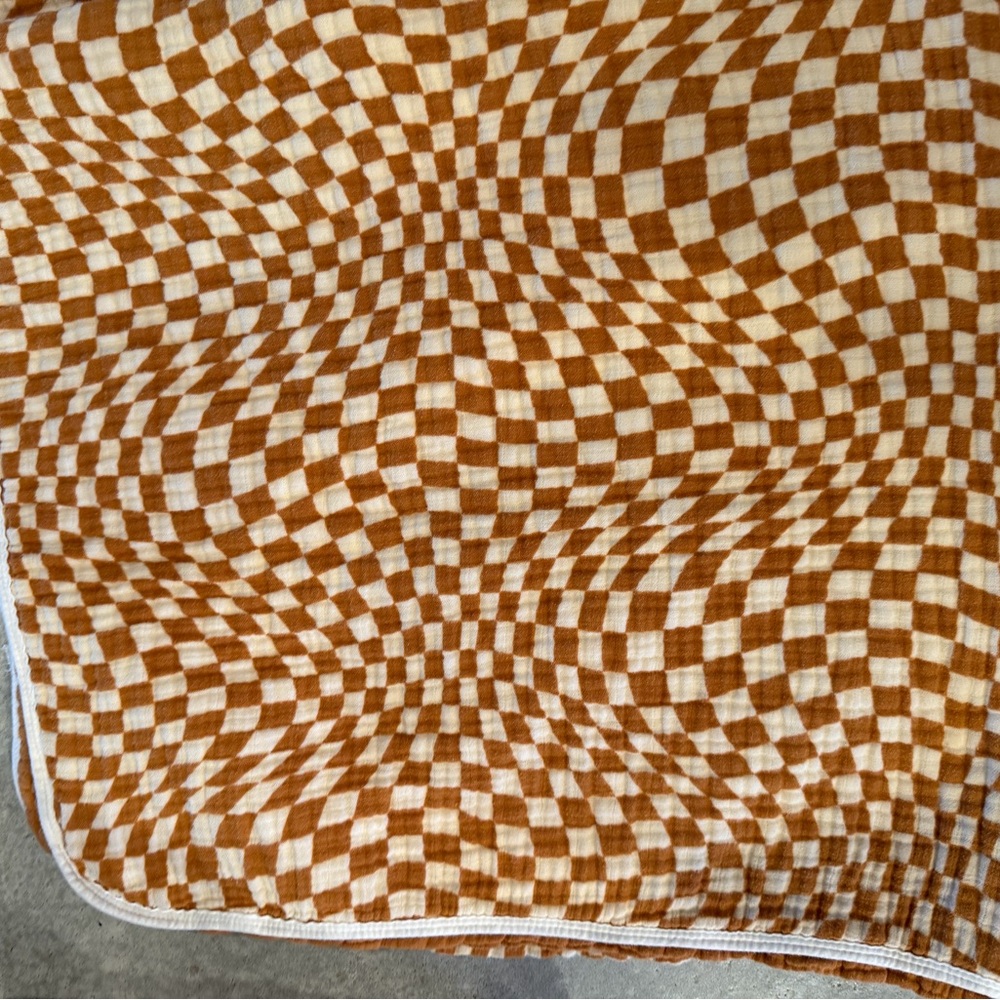 Brixton phoenix/ everyday Leisure rust and White Checkered muslin Blanket